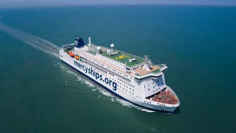 Nor-Shipping brings Captains Without Borders onboard with Mercy Ships